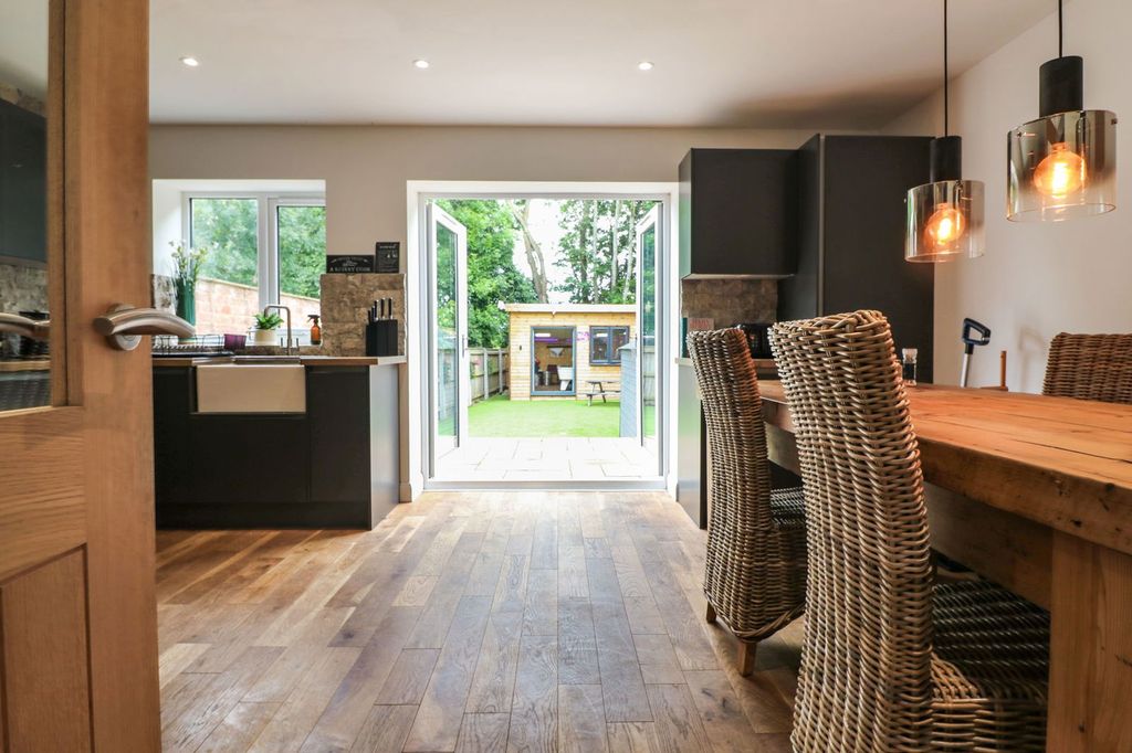 Property photo 2 of 43