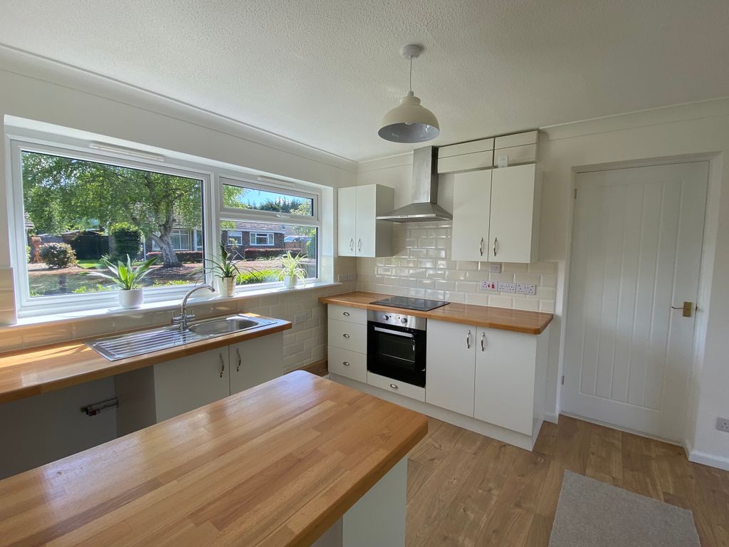 Property photo 2 of 11 Kitchen 1