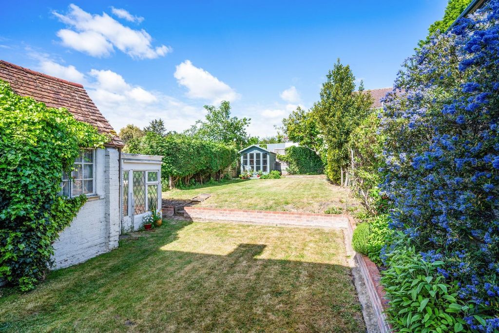 Property photo 3 of 14 Stoneleigh Park Road