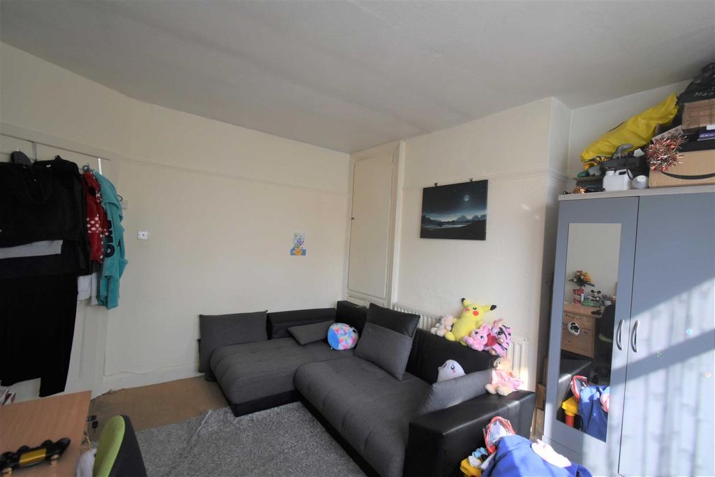 Property photo 2 of 5