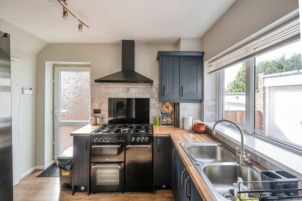 Property photo 3 of 18 Kitchen