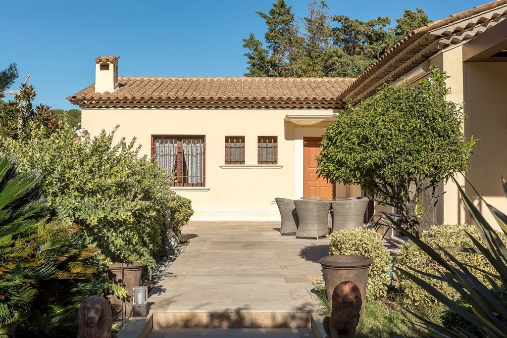 Property photo 2 of 10