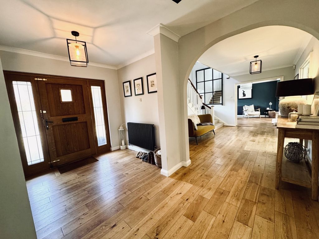 Property photo 2 of 31
