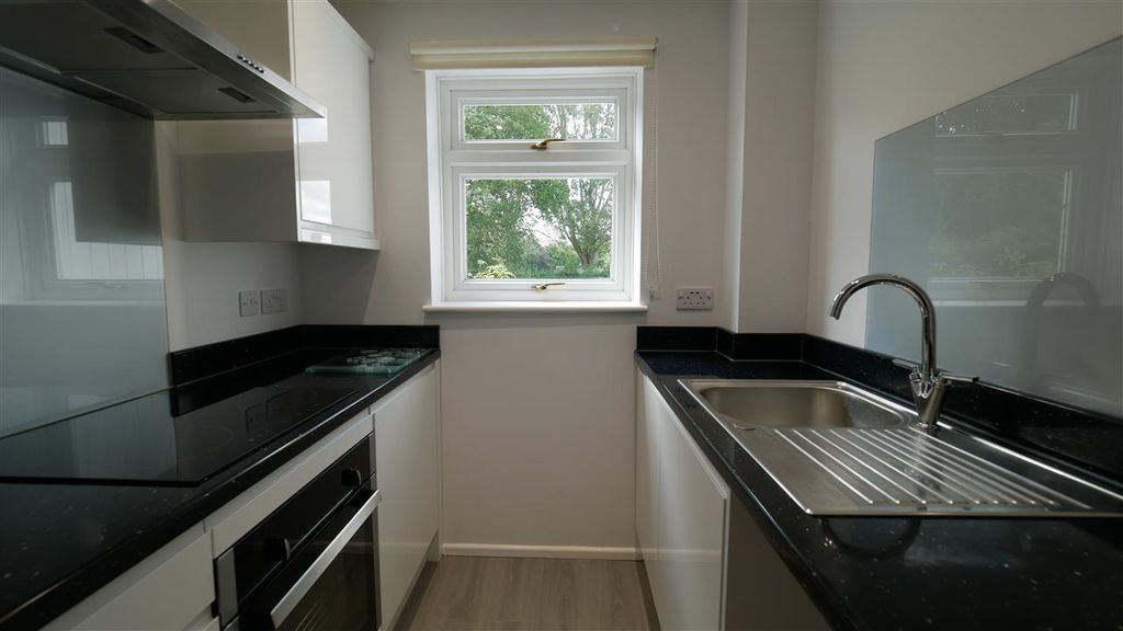 Property photo 3 of 6 Kitchen