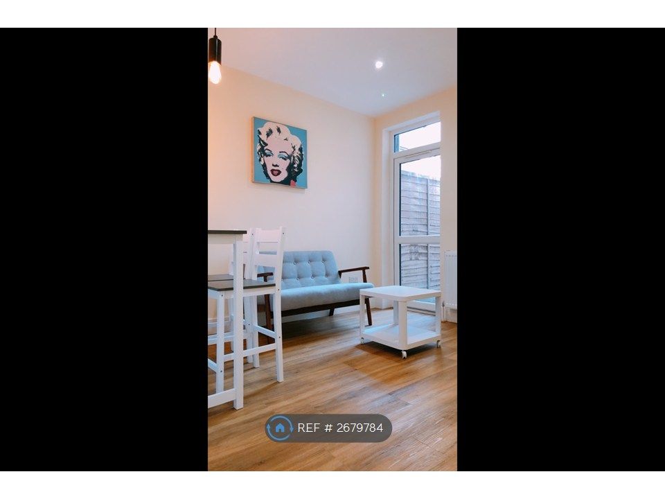 Property photo 1 of 9 Communal Lounge