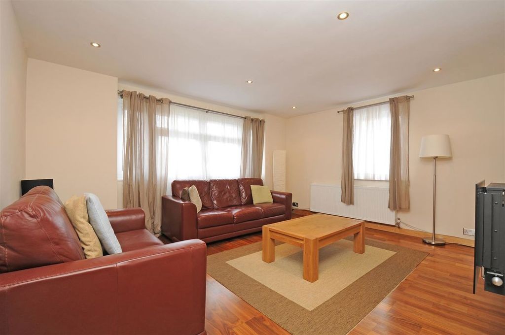Property photo 2 of 5