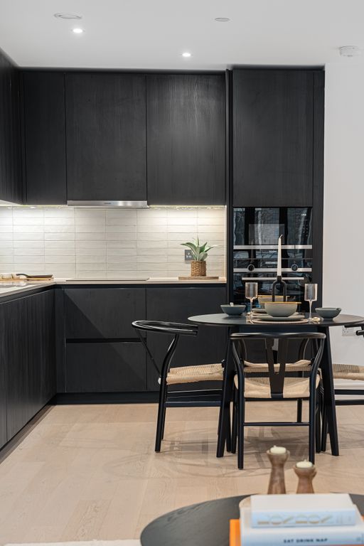 Property photo 3 of 18 Elephant Park-C405-18.Jpg