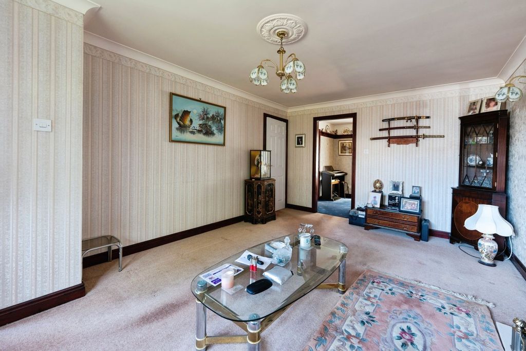 Property photo 3 of 19