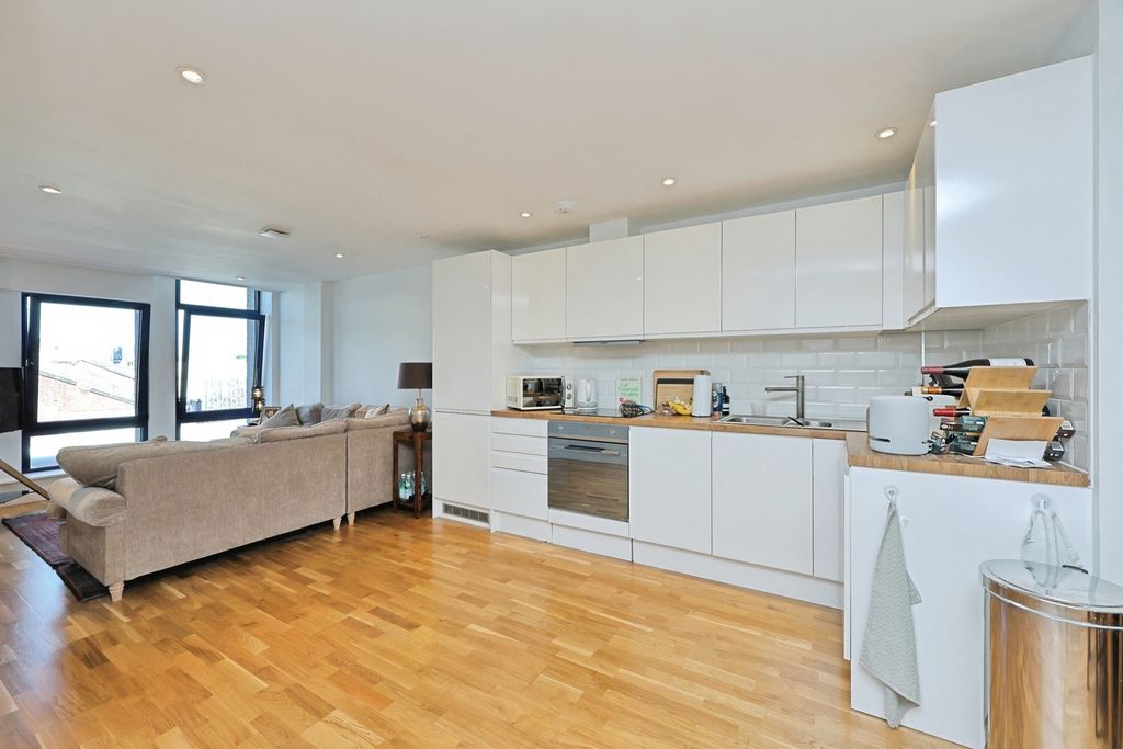 Property photo 1 of 9 Pbox-Img.Jpg