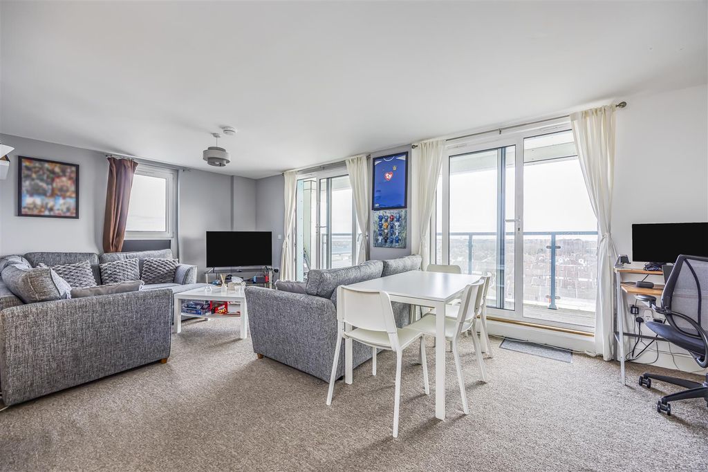 Property photo 2 of 16 53 Vista, Fratton Way, Portsmouth-Porticomarketing