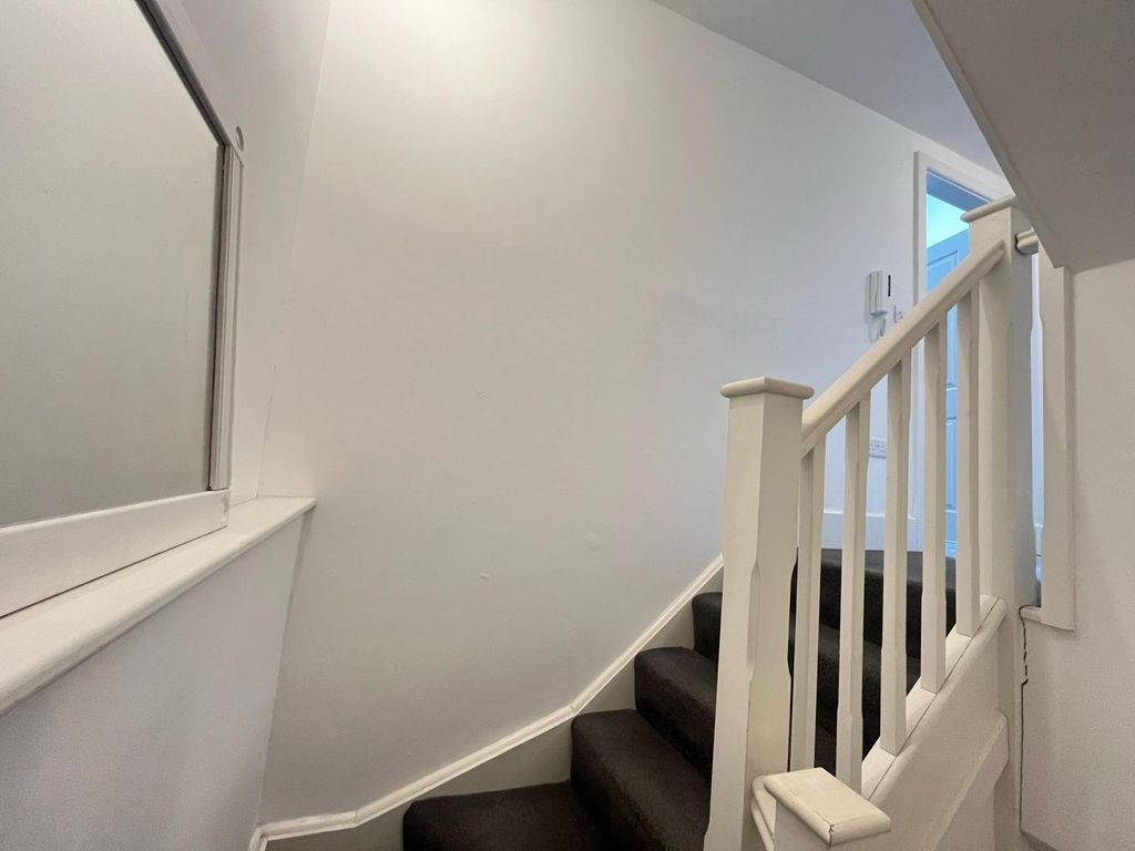 Additional image 19 of 2 bed flat for saleClarendon Park, Wheatsheaf Court LE2