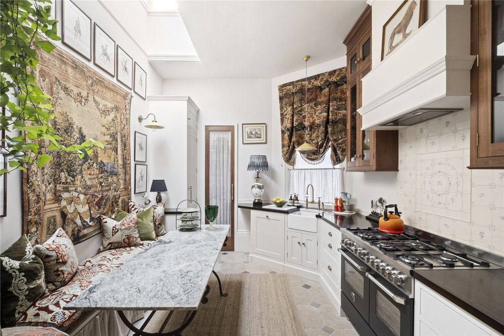 Property photo 1 of 18 Kitchen