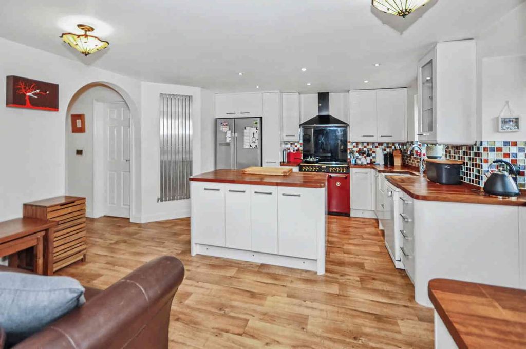 Property photo 3 of 22