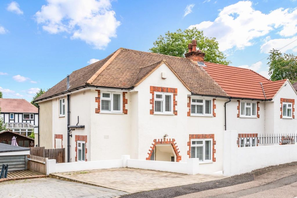 Property photo 1 of 15 Ashurst Road (15).Jpg