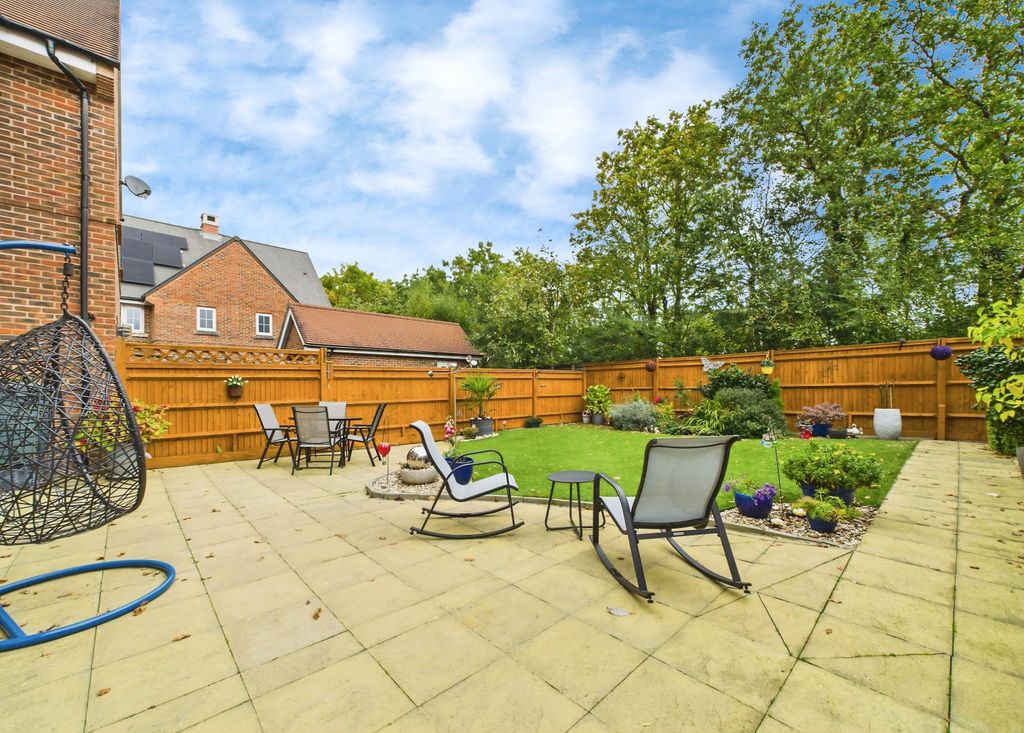 Property photo 2 of 15 Garden