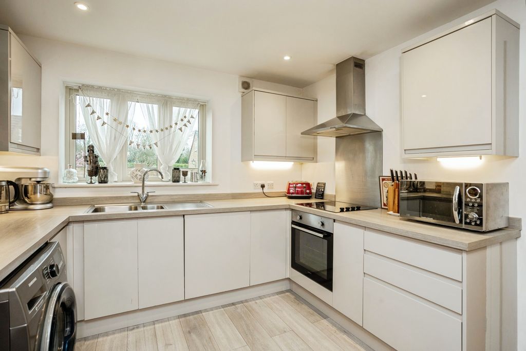 Property photo 2 of 23