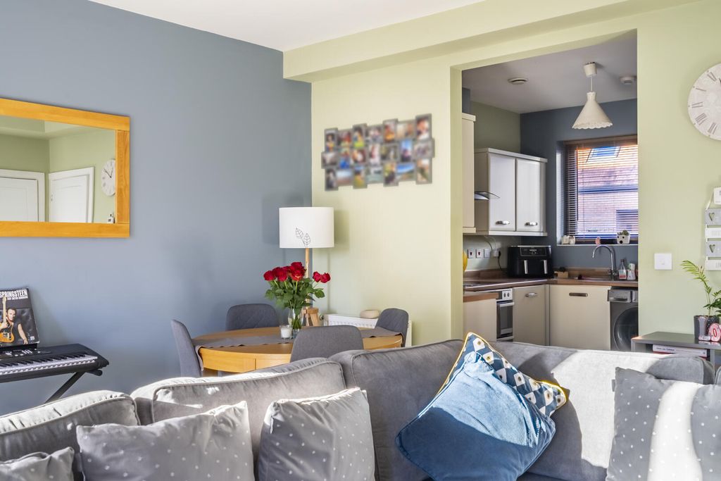 Property photo 3 of 18 Living Room