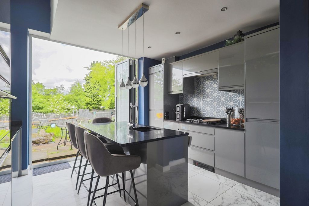 Property photo 3 of 20 Kitchen