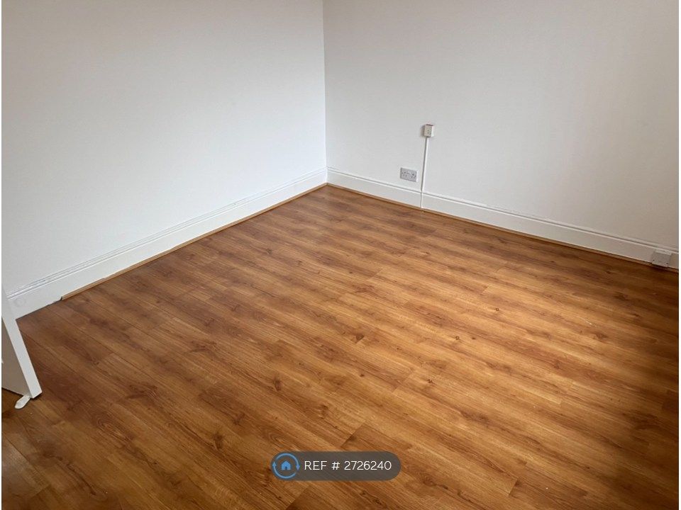 Property photo 3 of 9 Bedroom