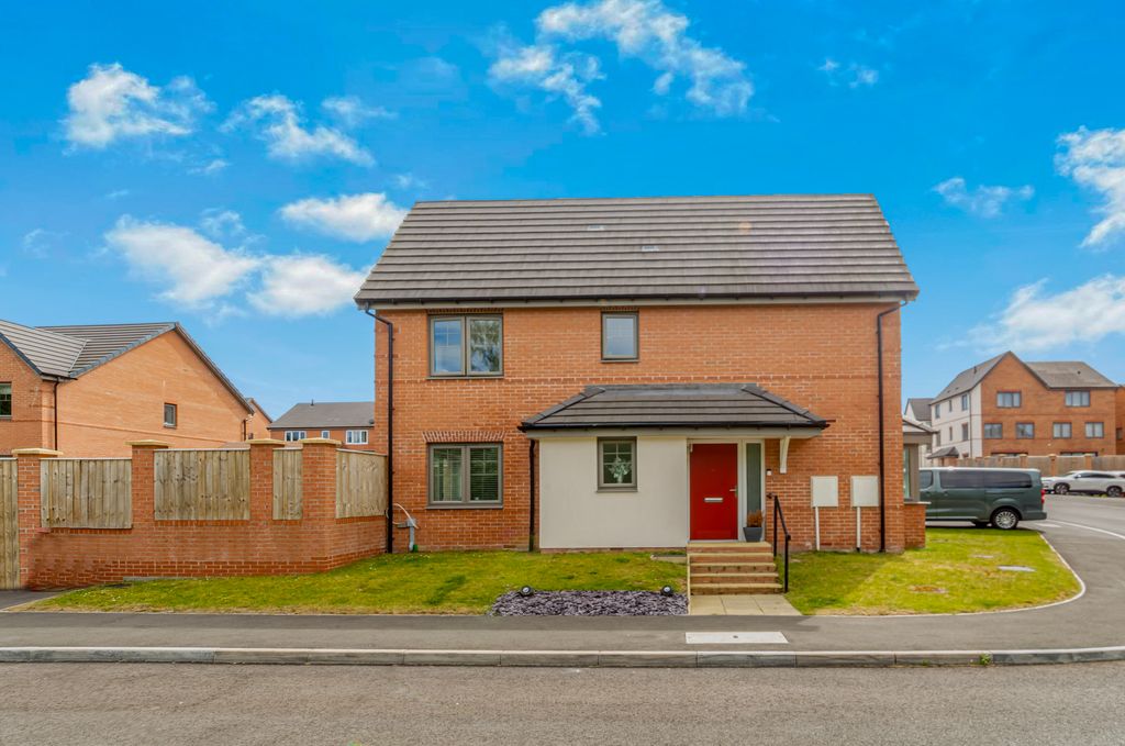 Property photo 2 of 22 Advert-047