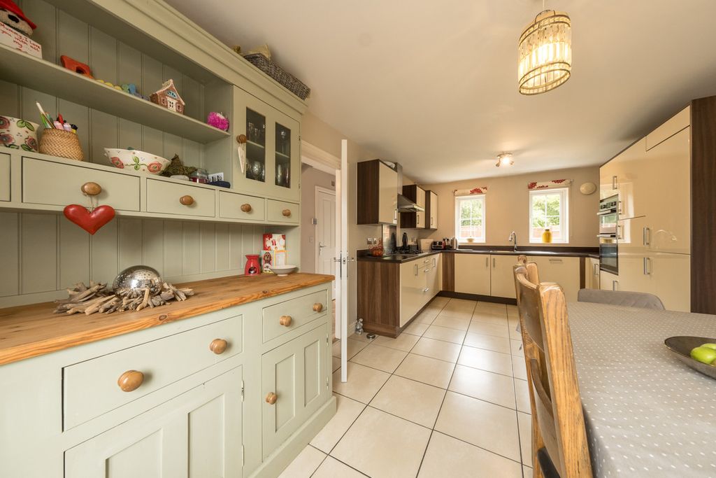Property photo 2 of 36