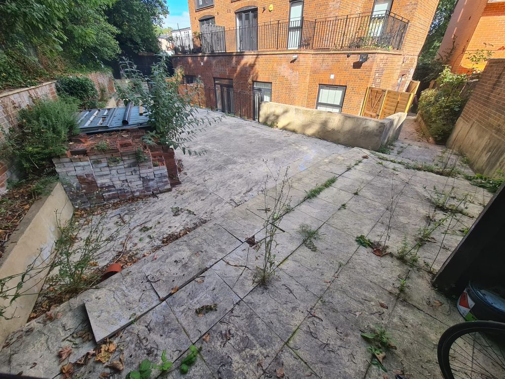 Property photo 1 of 10 Photo 8