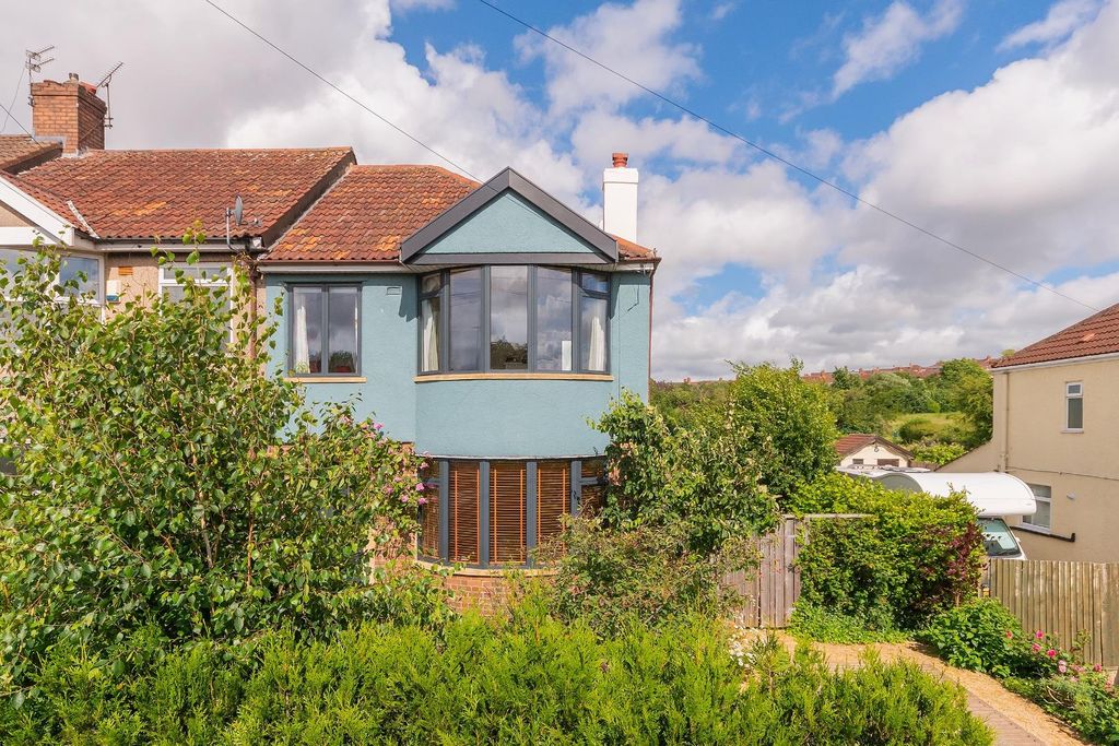 Property photo 2 of 38 1P4H2Sg - External B.Jpg