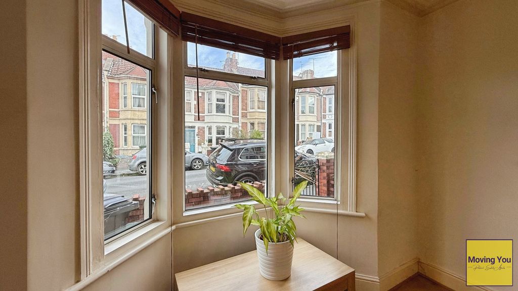 Property photo 3 of 25 Bay Window