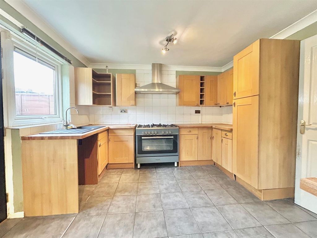 Property photo 3 of 9 Kitchen.Jpg
