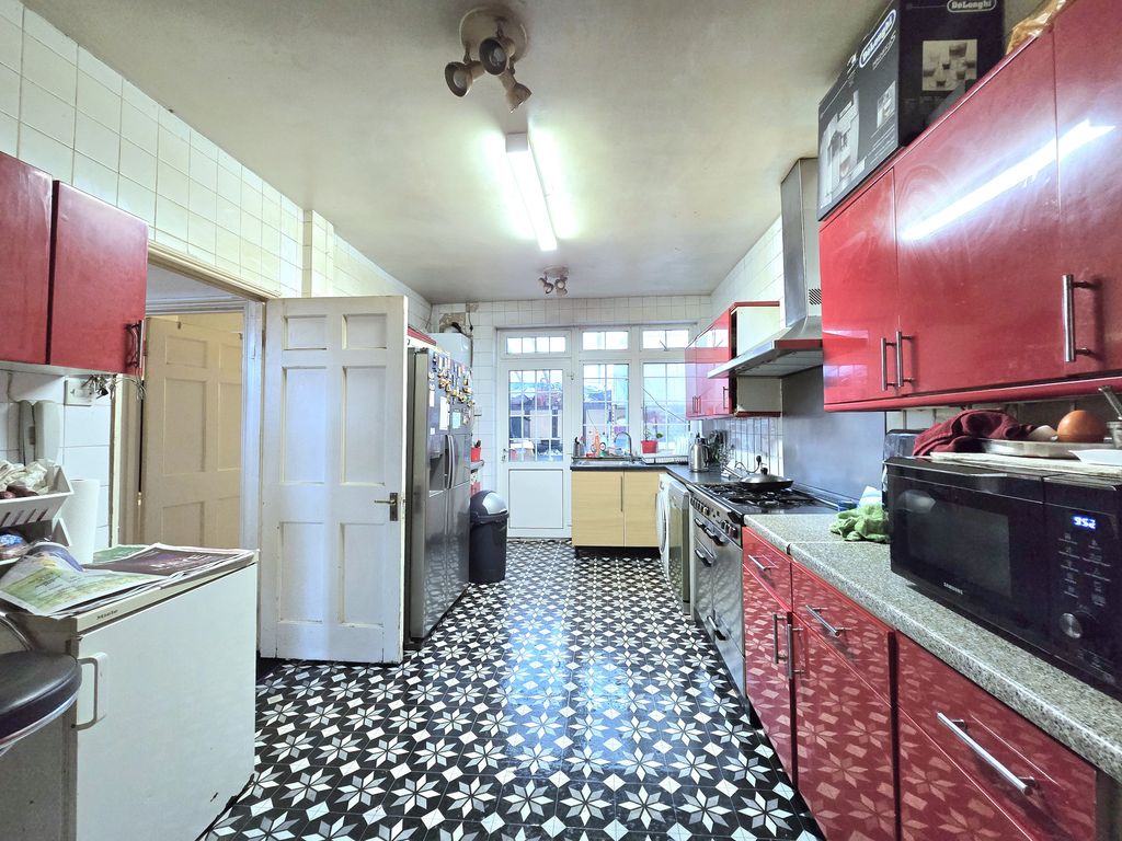 Additional image 7 of 7 bed detached house for saleGreat West Road, Hounslow, Greater London TW5