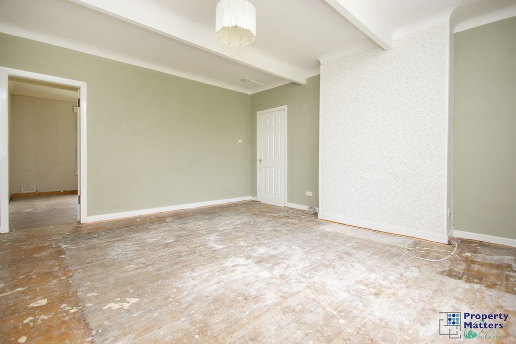 Property photo 3 of 9 Lounge