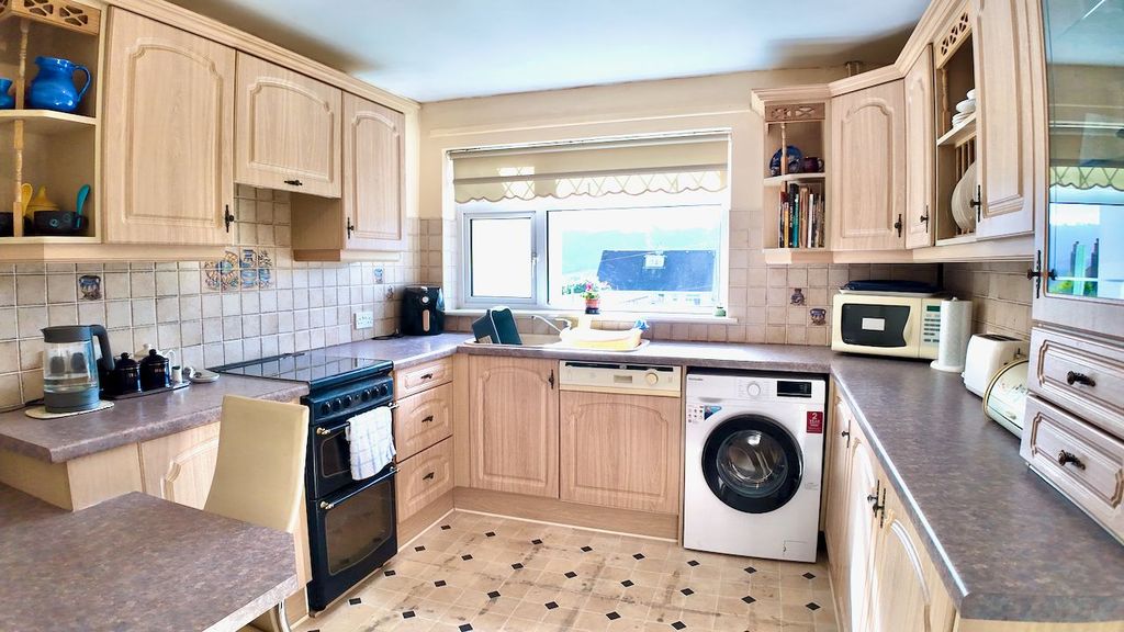 Property photo 3 of 32