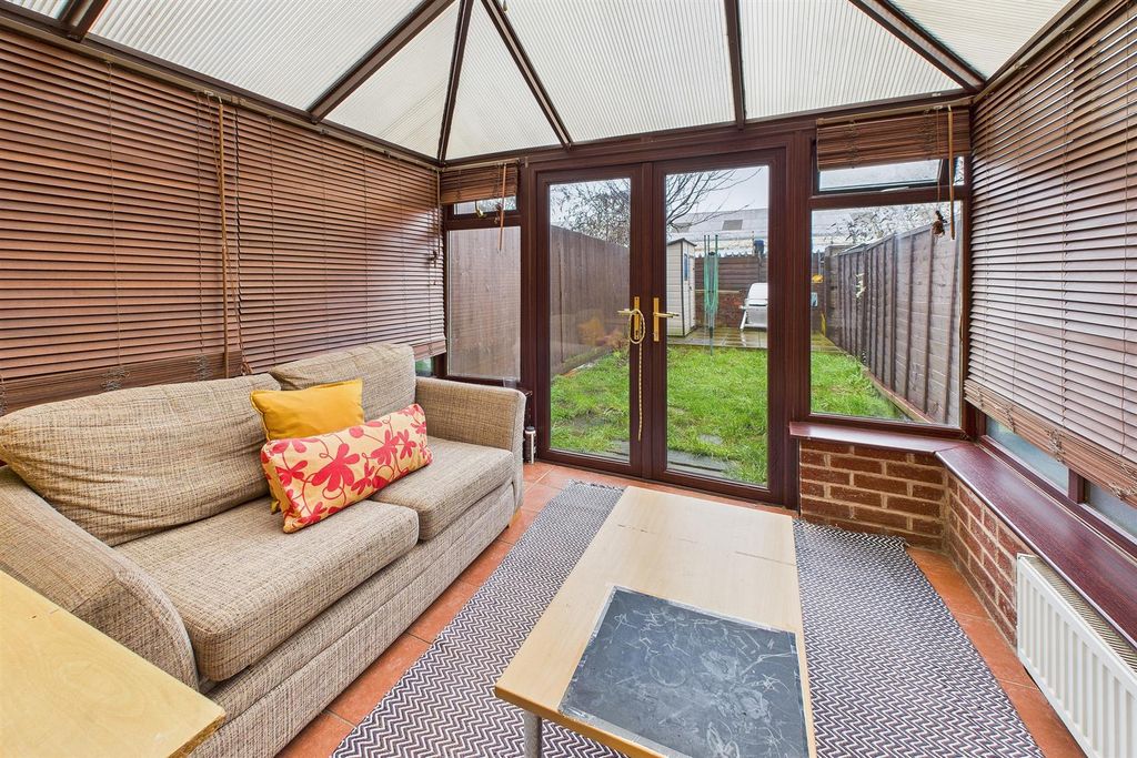 Property photo 3 of 6 Conservatory