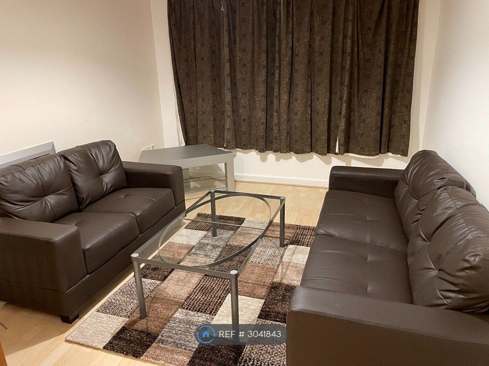 Property photo 1 of 17 Lounge