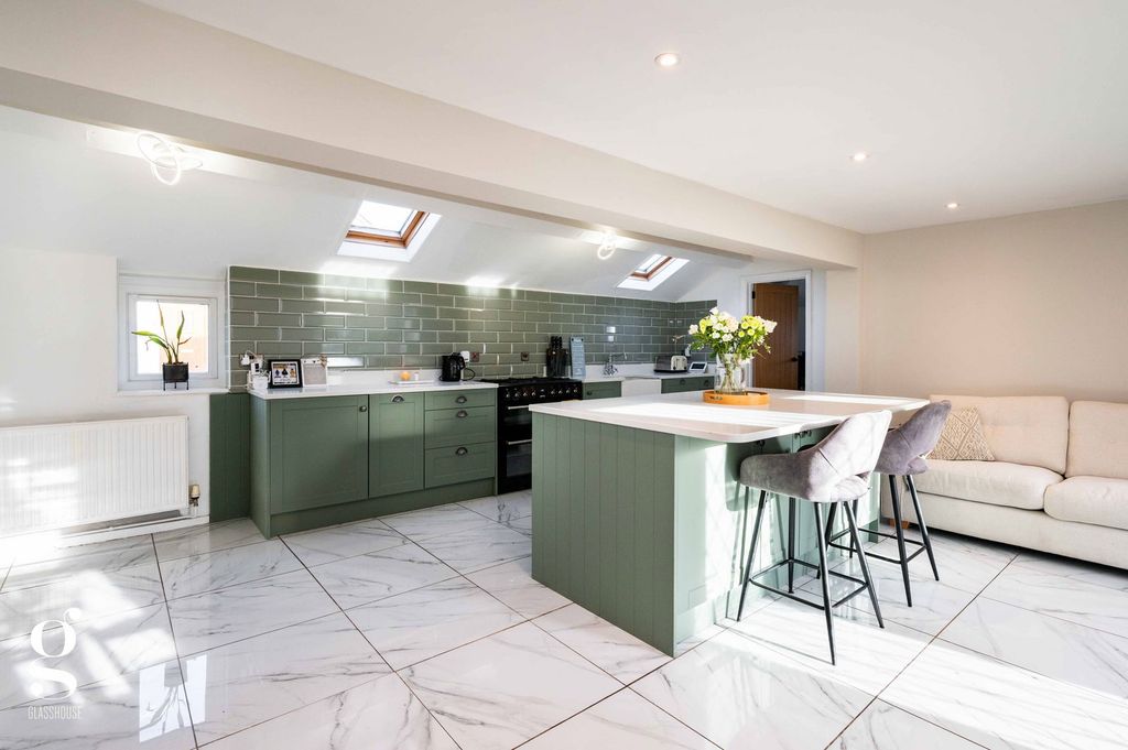 Property photo 3 of 33