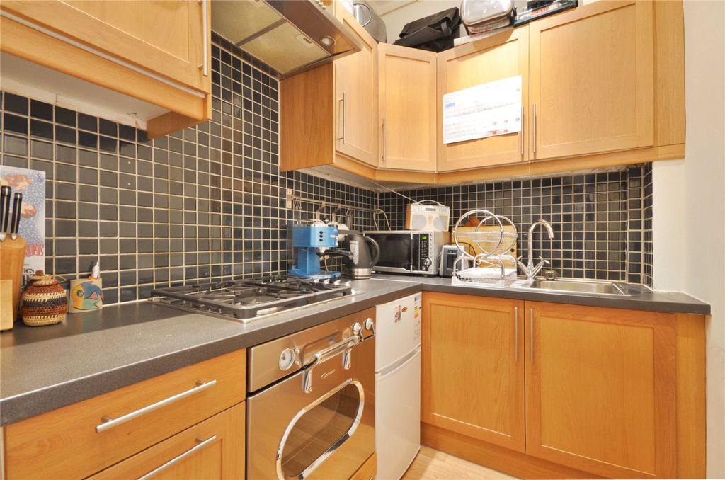 Property photo 2 of 9 Picture No. 17