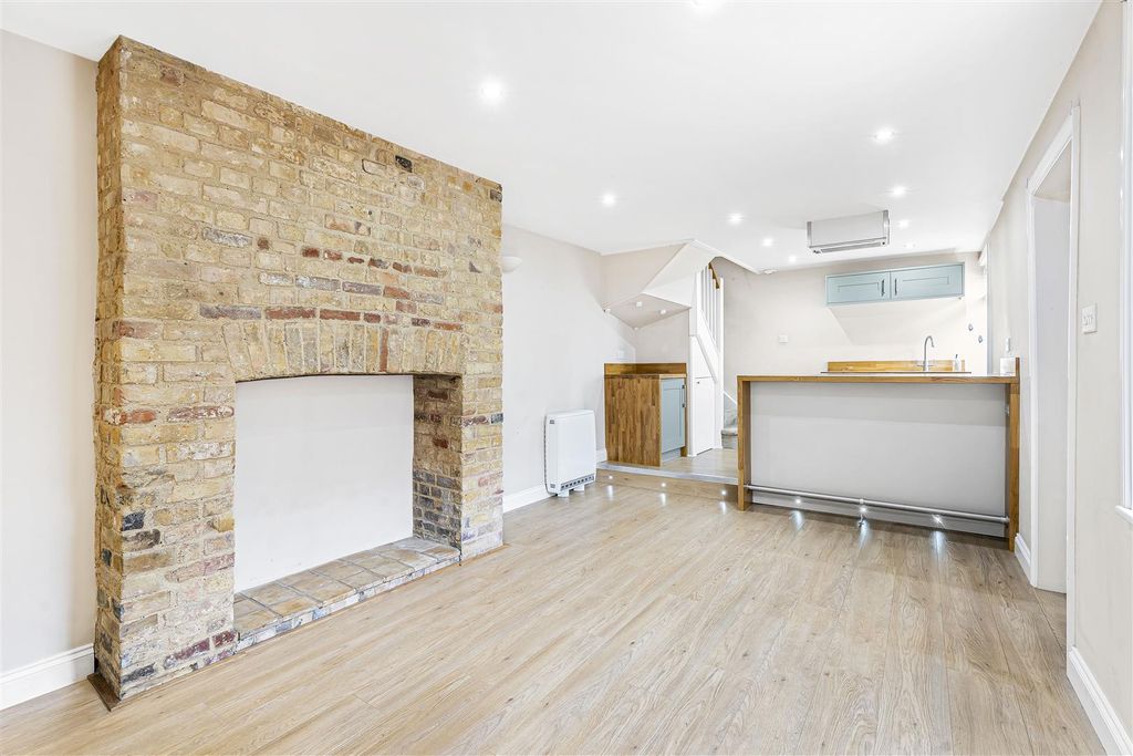 Property photo 3 of 18 11_59047.Jpg