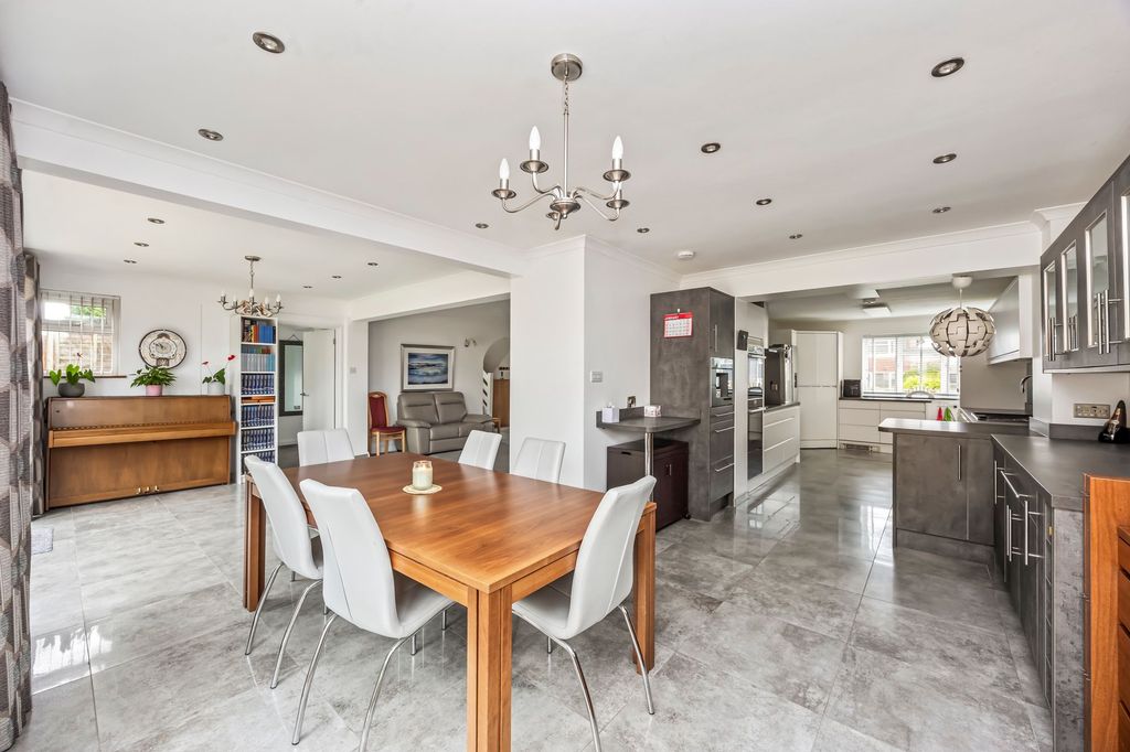 Property photo 2 of 24