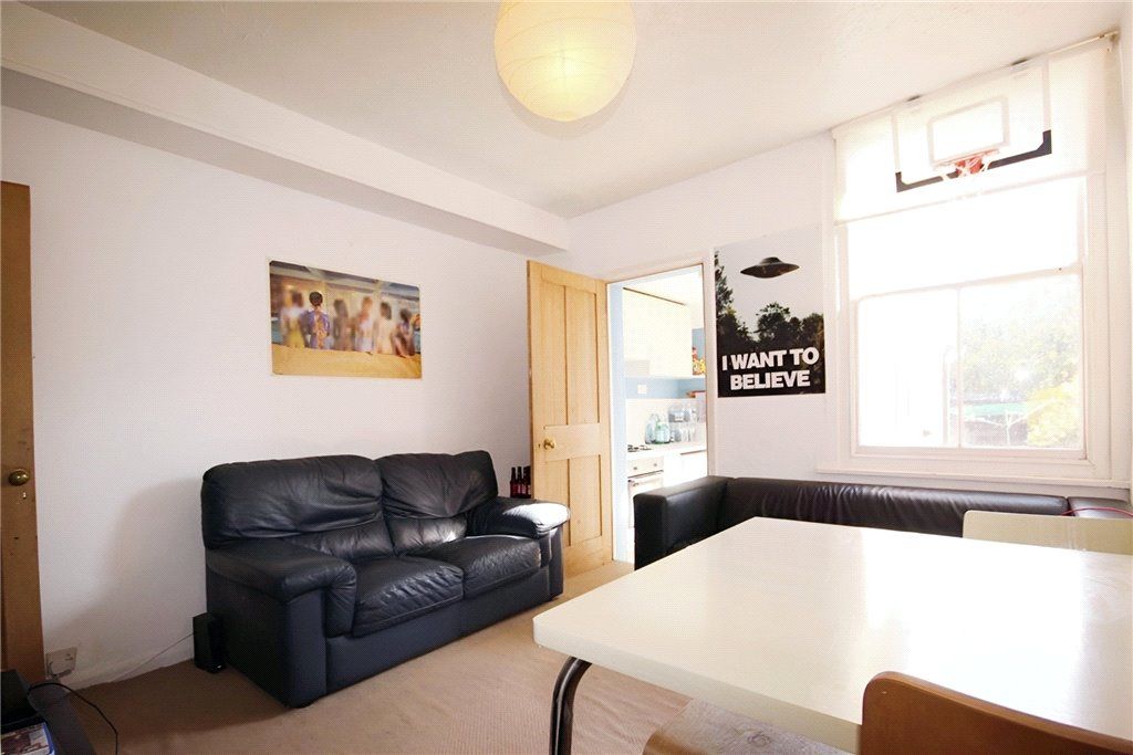 Property photo 3 of 6 Reception