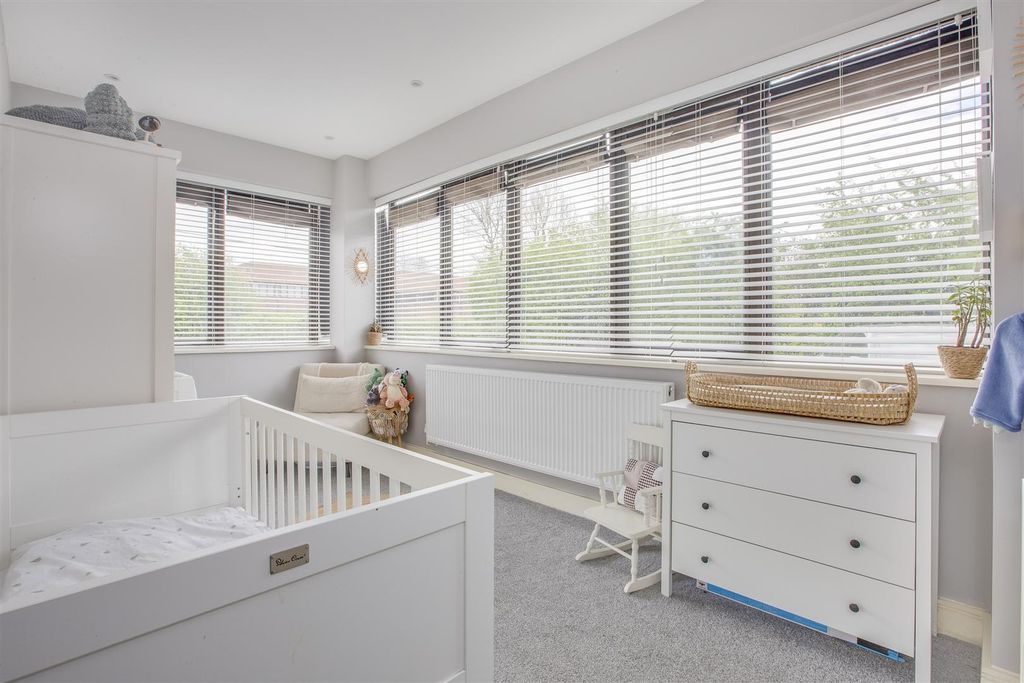Property photo 3 of 12 Flat 2 Swilley Gardens, Oxford Road, Hp14 3Nz-3.Jp
