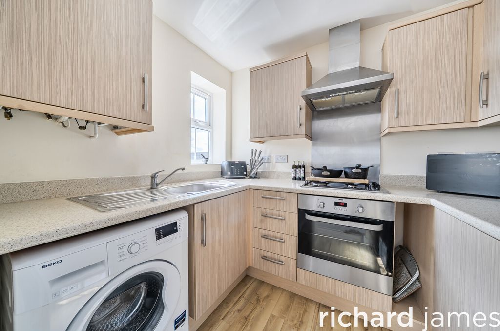 Property photo 2 of 11 0Fa9Fa03425942E6Bb713285E147cc06