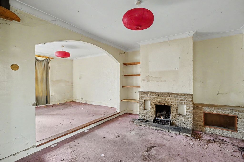 Property photo 3 of 11