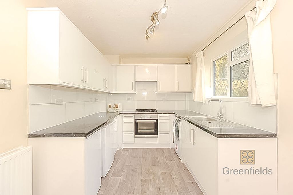 Property photo 2 of 8 Kitchen