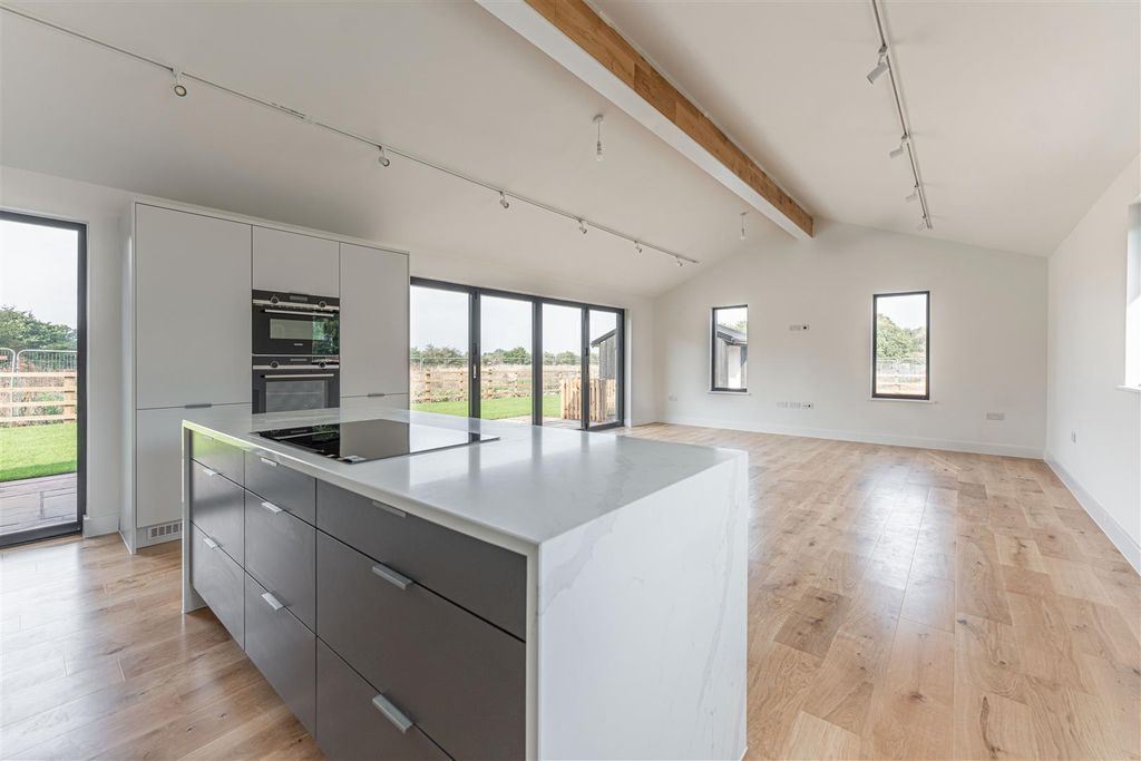 Property photo 2 of 20 Coton House - By Visually Rich 02819.Jpg
