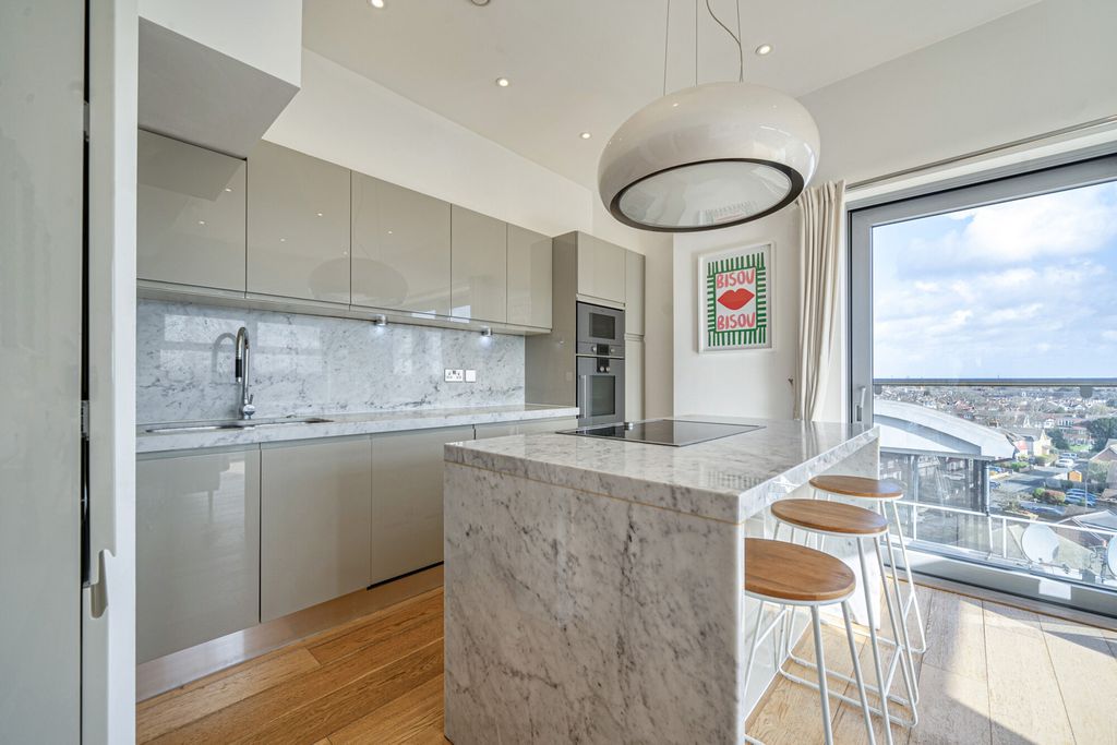 Property photo 1 of 15 1429584-6-69B150F...