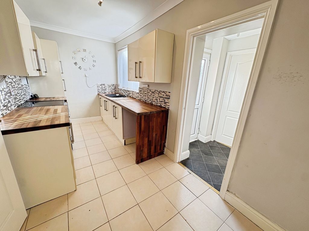 Property photo 3 of 8 Photo 6