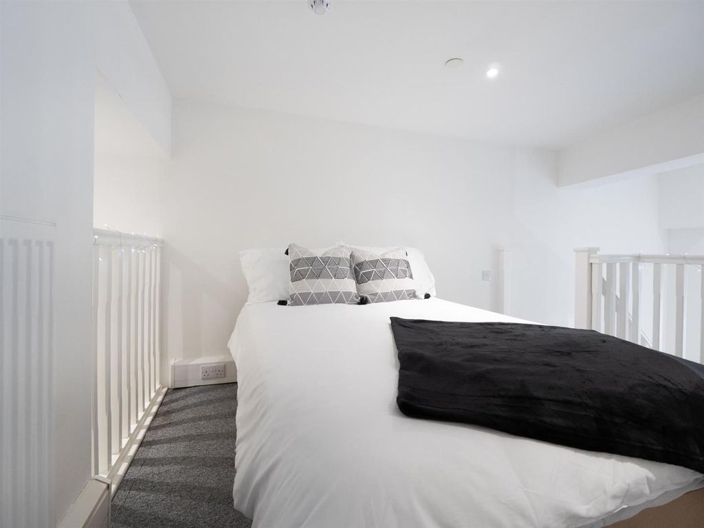 Property photo 1 of 27