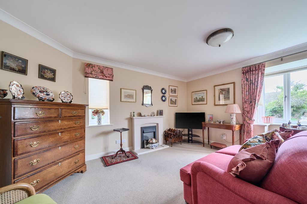 Property photo 2 of 15 4352103