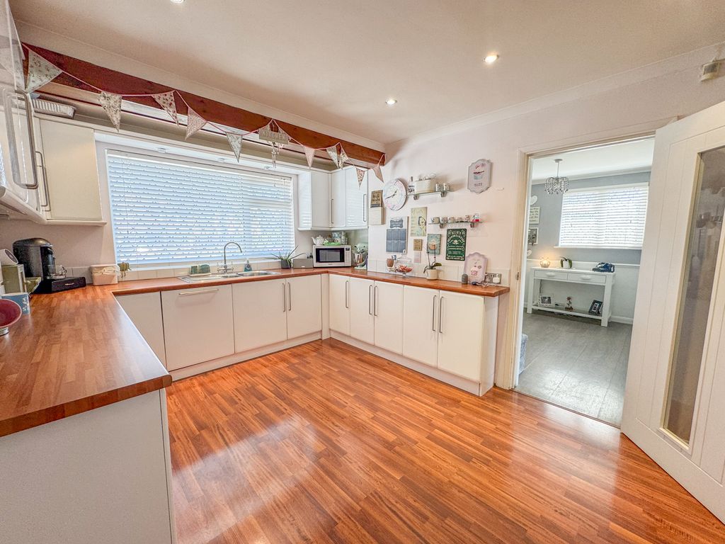 Property photo 3 of 29 Kitchen