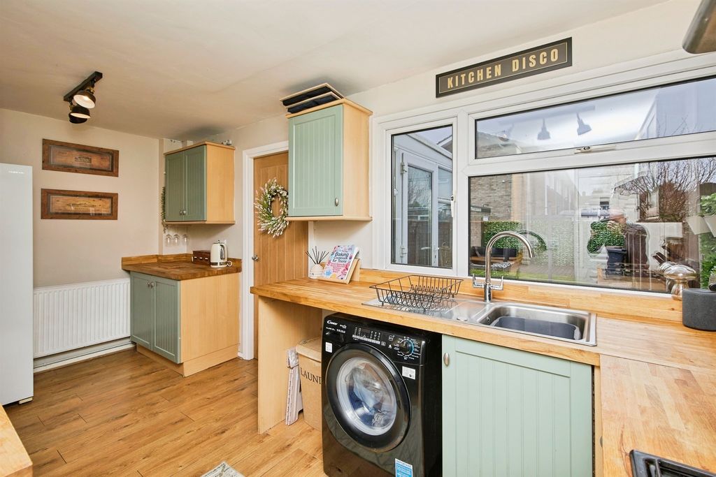 Property photo 2 of 20